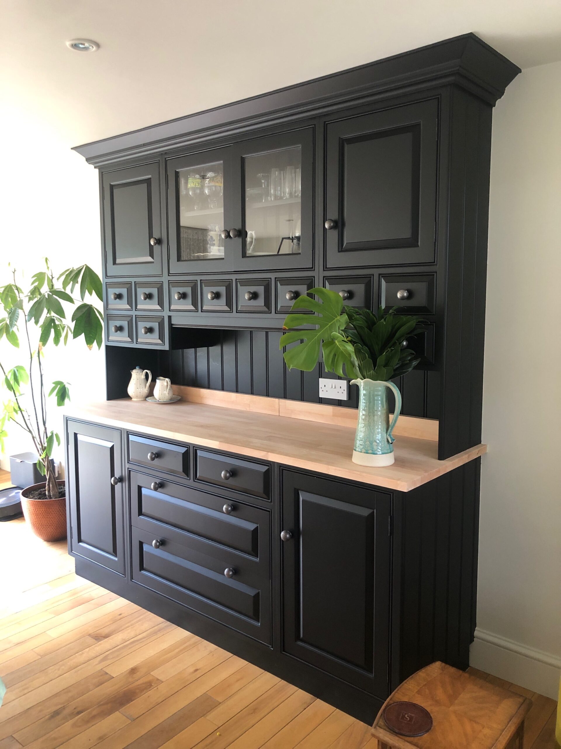 sprayed-kitchen-cabinets-black-after-3